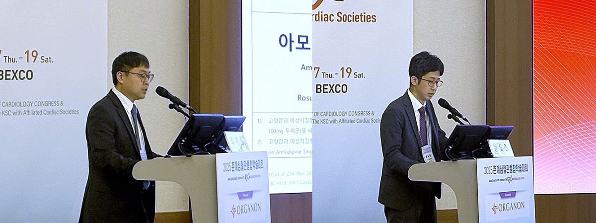 <사진> 4월 19일 춘계심혈관통합학술대회 Scientific 세션에서 성균관의대 최기홍 교수(좌)와 서울의대 황도연 교수가 발표를 진행하고 있다.