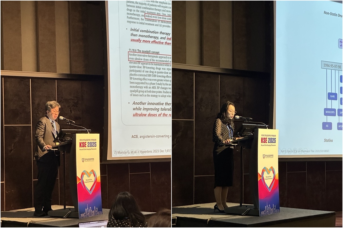  <사진> 23일, ‘한국심초음파학회 추계학술대회’ Scientific Session에서 울산의대 김대희 교수(왼쪽)와  성균관의대 김다래 교수가 발표하고 있다.