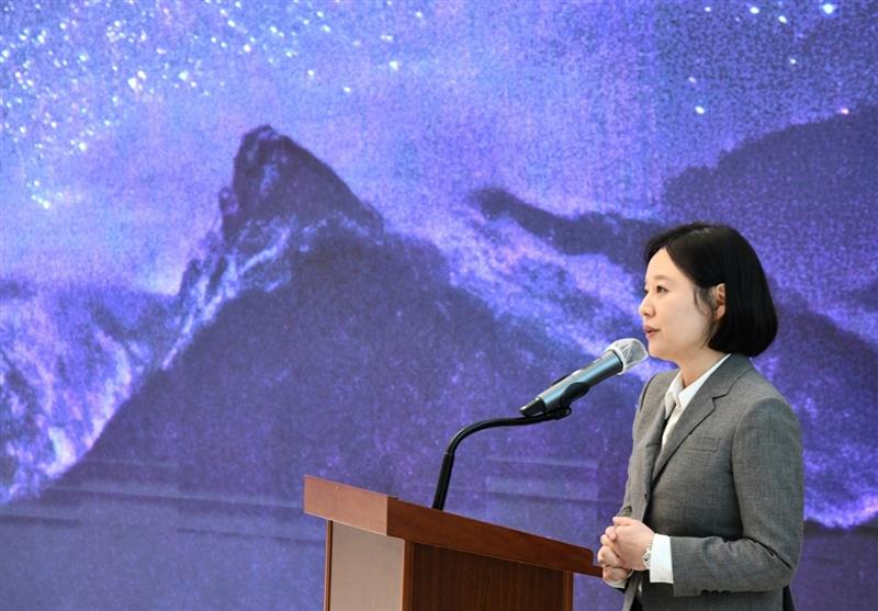 <사진> 한미그룹 임주현 부회장이 4월 13일 한미 C&C 스퀘어에서 열린 ‘EFPE-PROJECT-敍事’ 발족식에서 오프닝을 진행하고 있다.